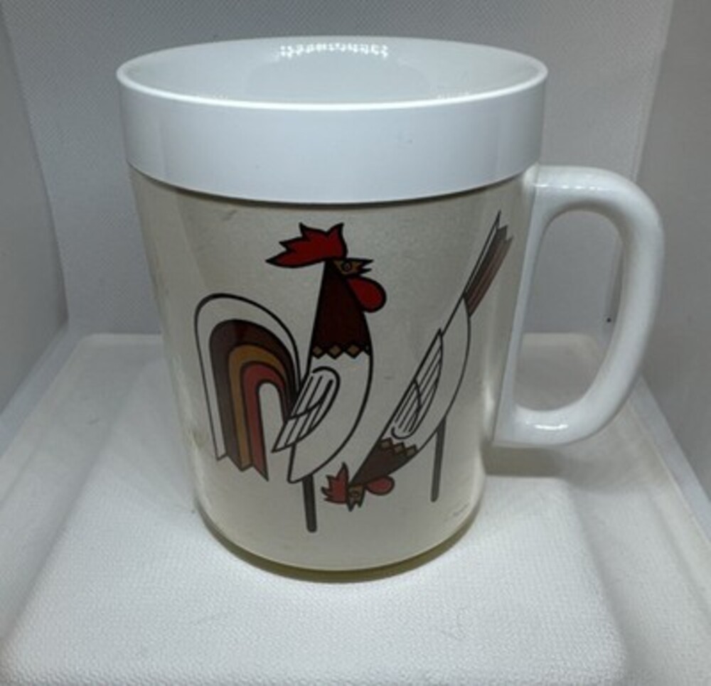 VTG-RETRO-Thermo-Serv insulated plastic mug features a Rooster/Hen graphic